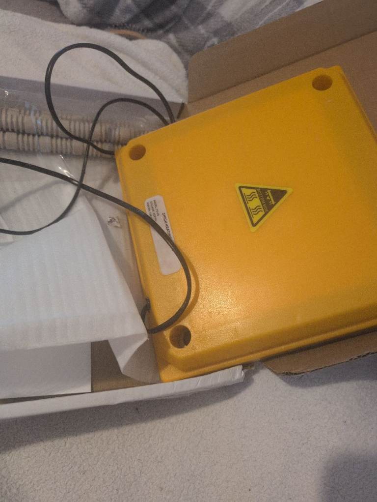 Chick brooder heating plate