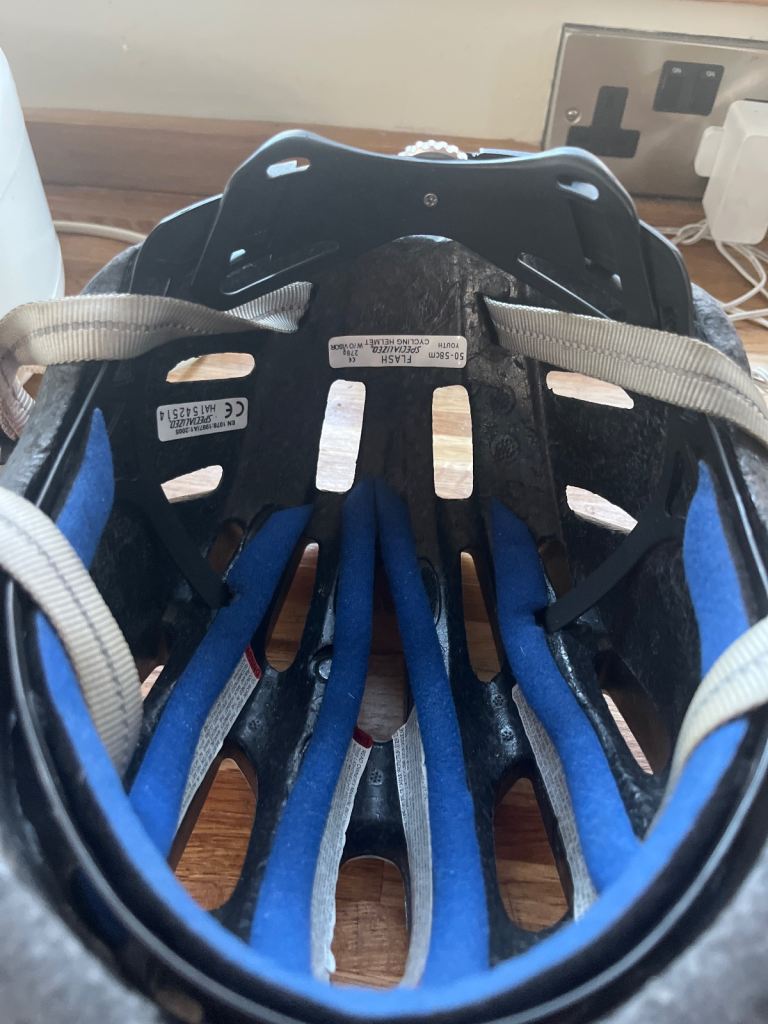 Specialized youth size 50-58cm helmet 