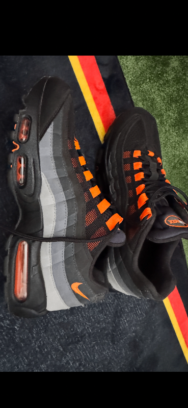 Black & Orange Nike Air Max 95 Trainers - Men's UK 8, Like New