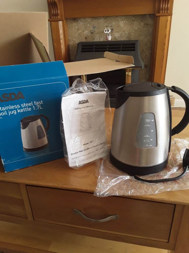 ELECTRIC KETTLE £13
