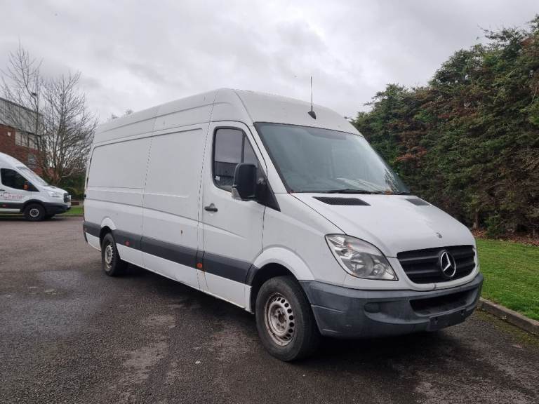 Mobile tyre fitting van