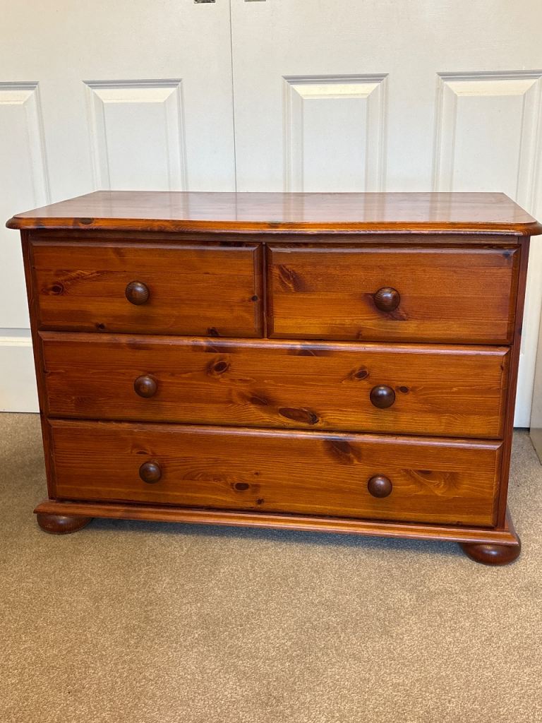 Pine chest of drawers 