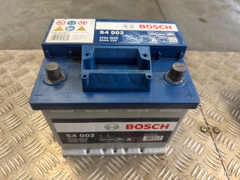 BOSCH 12 VOLT BATTERY 52AH  GOOD CONDITION 
