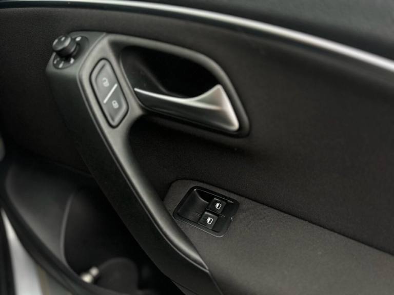 2015 Volkswagen Polo 1.0 SE 3dr HATCHBACK PETROL Manual