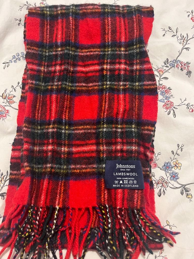 Tartan scarf in red 