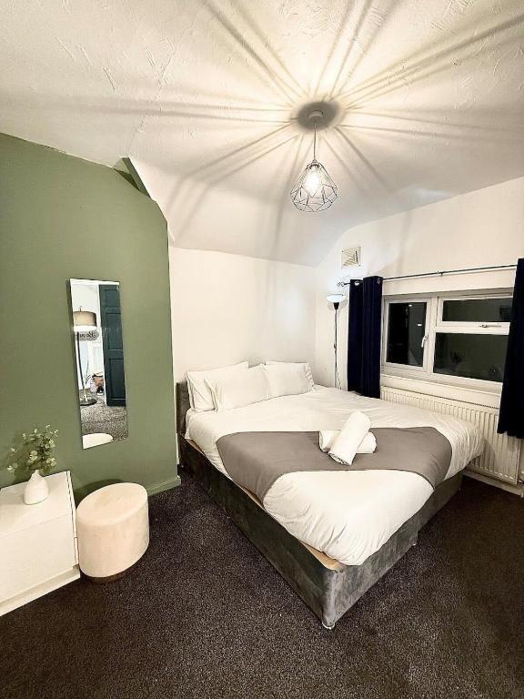 Central Stay with Parking | Great Monthly Discounts