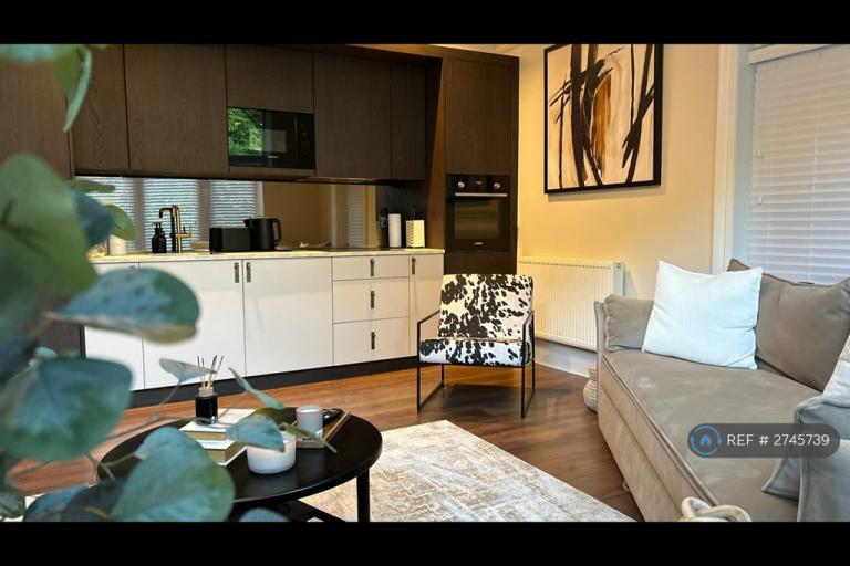 2 bedroom flat in Ullet Road, Liverpool, L17 (2 bed) (#2745739)