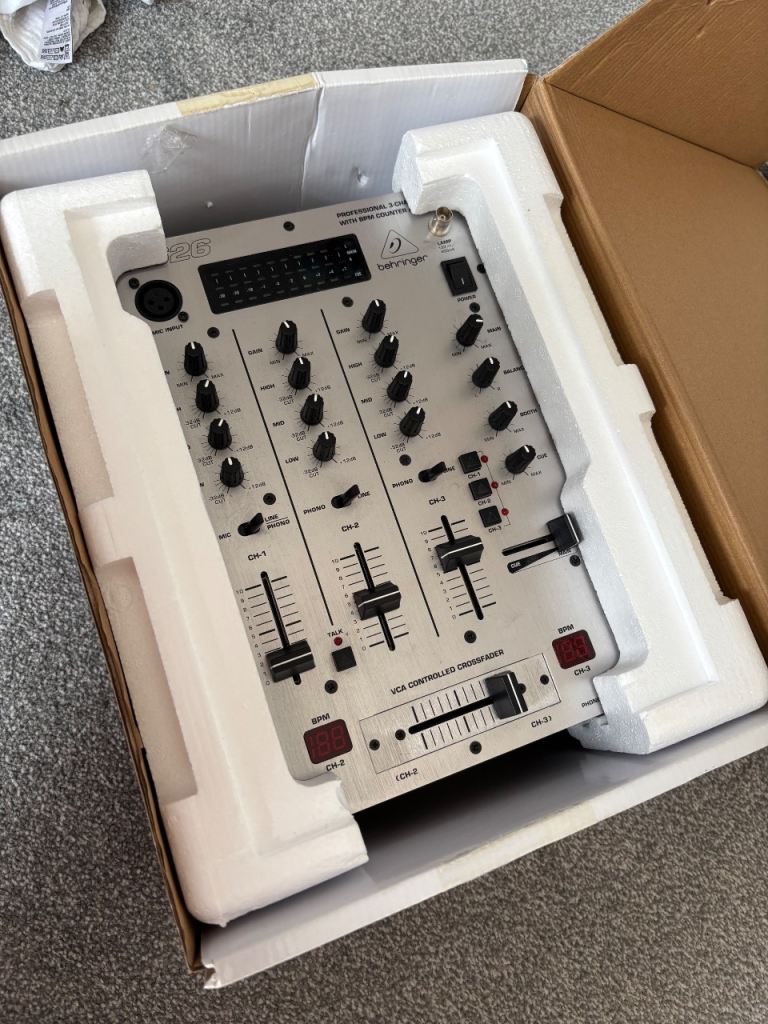 Behringer PRO MIXER DX626 - 3-Channel DJ Mixer