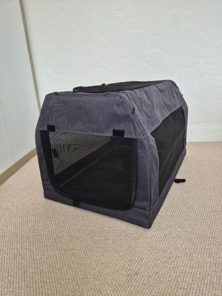 Foldable dog crate