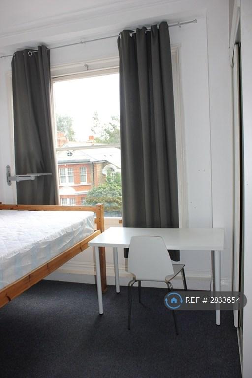1 bedroom in Clifton Road, Kingston Upon Thames, KT2 (#2833654)