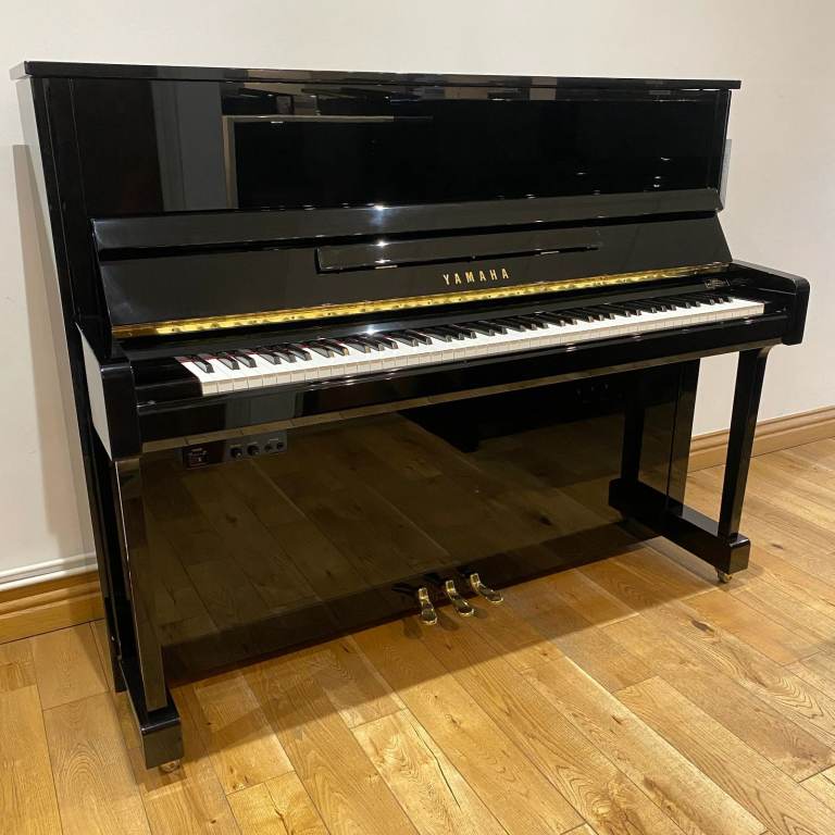 Yamaha b3E SC2 Silent Upright Piano – Polished Ebony – Perfect Condition – N2