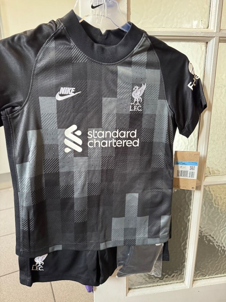 Nike Liverpool FC kids 5-6yr Unisex Football Kit – Black, New