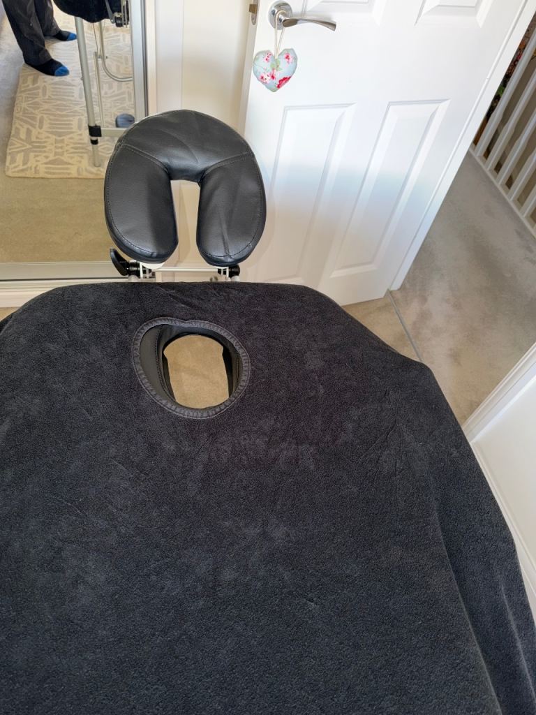 TECTAKE PROFESSIONAL PORTABLE MASSAGE / BEAUTY THERAPY TABLE – AS NEW ...