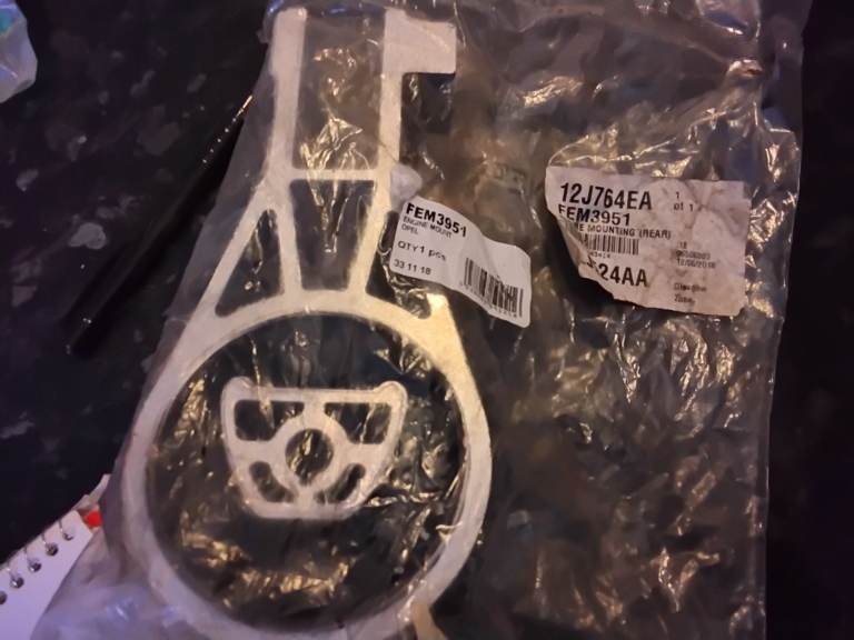 Vauxhall Corsa D. Rear engine mount. 06>