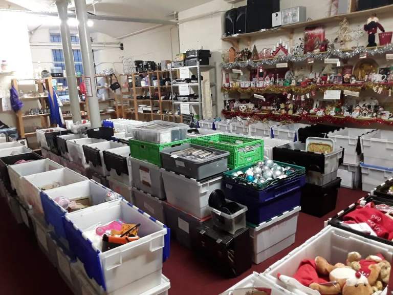 Fab vintage gold bushy 5ft Christmas tree Low Cost Moves 2nd Hand Furniture STALYBRIDGE SK15 3DN