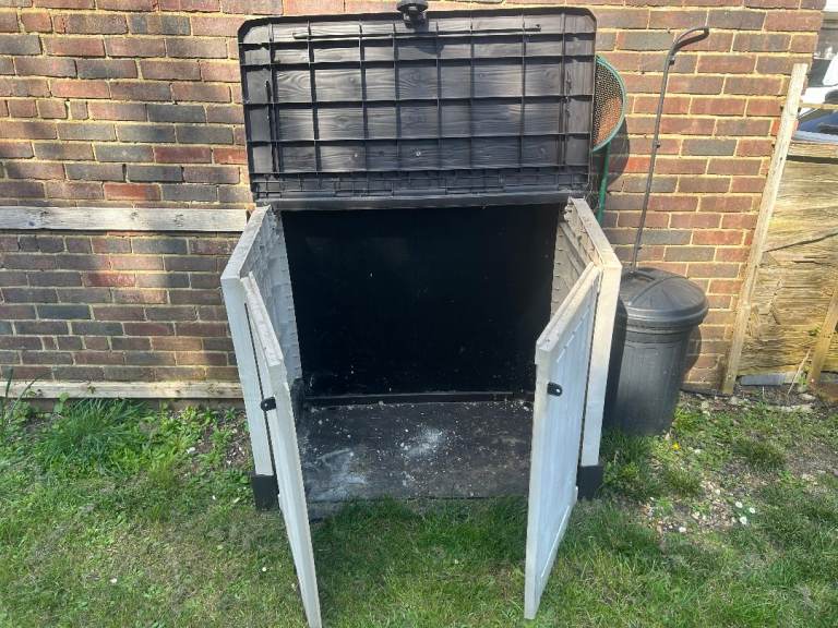 Large Midi Garden Storage Shed Outdoor Container Plastic Lid Doors Lockable Used but good condition