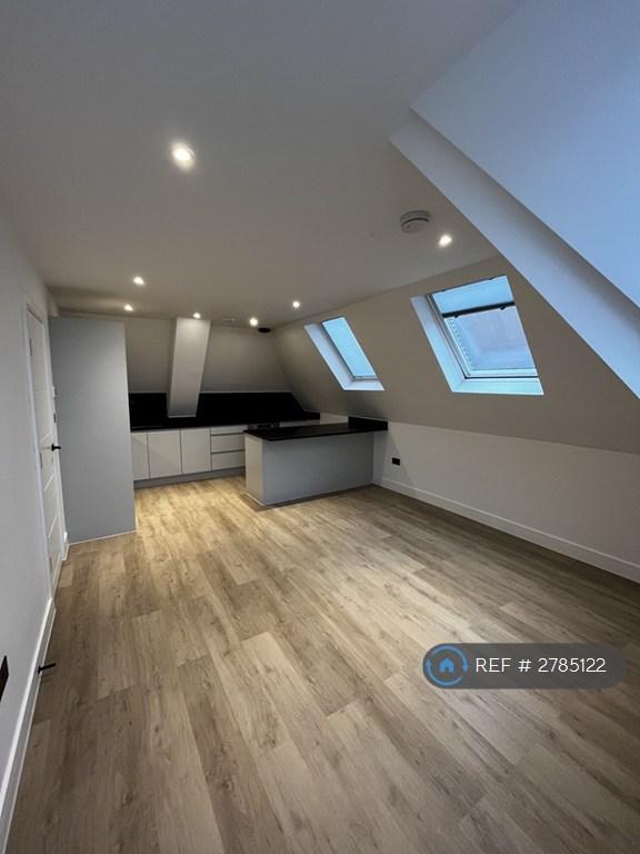 2 bedroom flat in Ashbourne House, London, NW11 (2 bed) (#2785122)