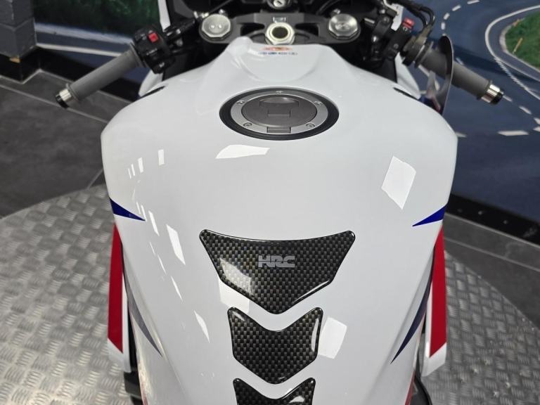 HONDA CBR1000 R