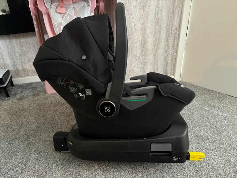 Silver Cross Dream i-Size Infant Car Seat & ISOFIX Base Bundle