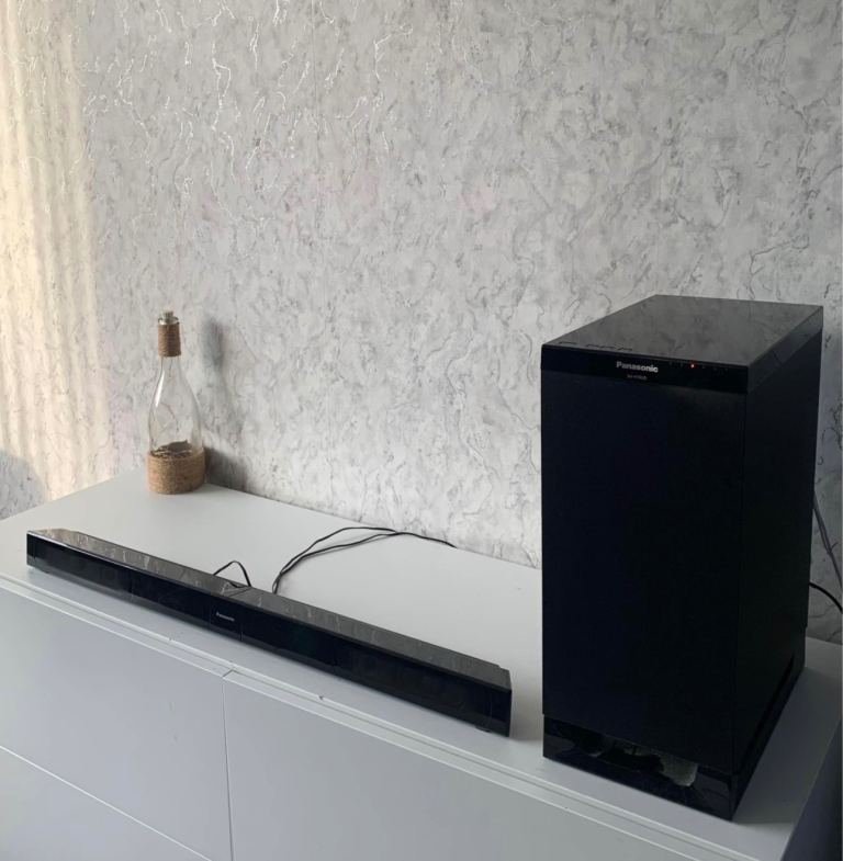 Panasonic soundbar 2.1 channel  240 Watts output   with wired subwoofer  Good condition