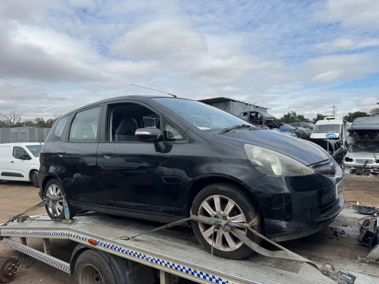 Honda jazz mk1 2006 1.3 black BREAKING FOR PARTS 