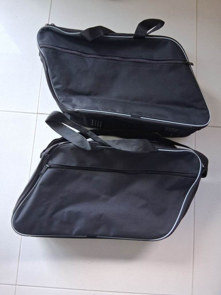 Motorcycle saddlebag liner bags