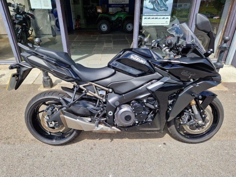 SUZUKI GSX-S 1000GT IN BLACK