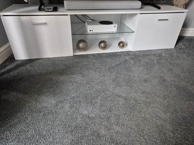 White gloss tv stand with draws 