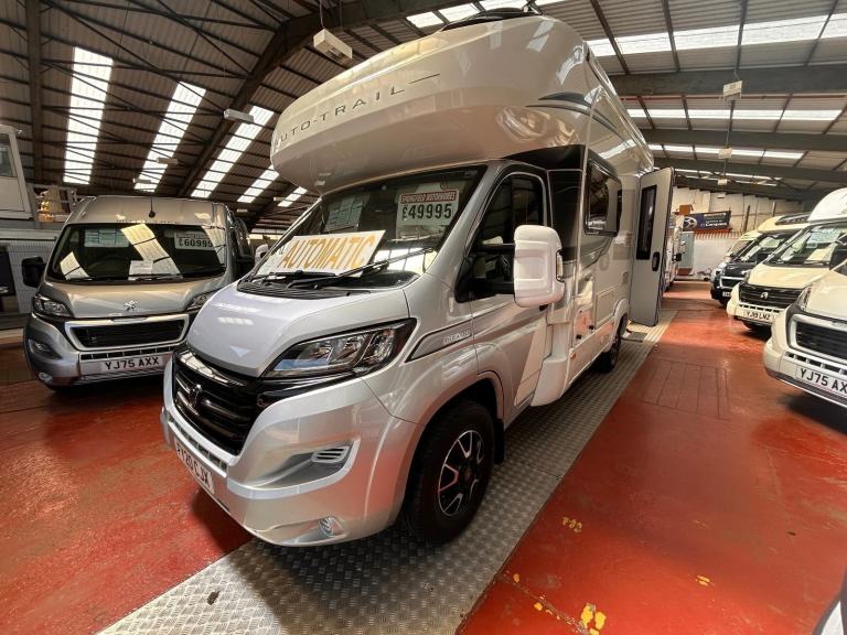 AUTOTRAIL TRACKER EKS - AUTOMATIC GEARBOX - JUST 21000 MILES LUXURY 2 BERTH