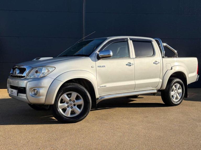 TOYOTA HILUX 3.0 D-4D Invincible 4WD 4dr 2010