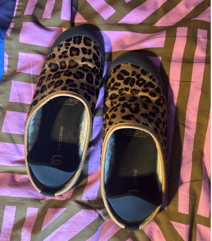 Cool Mahabi leopardskin slippers, size 39 (5.5-6). Worn but in great condition