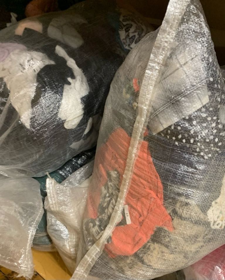 Second Hand Clothes Wholesaler Ladies Mens Kids A or B Grade From £1 Kg. Delivery Available