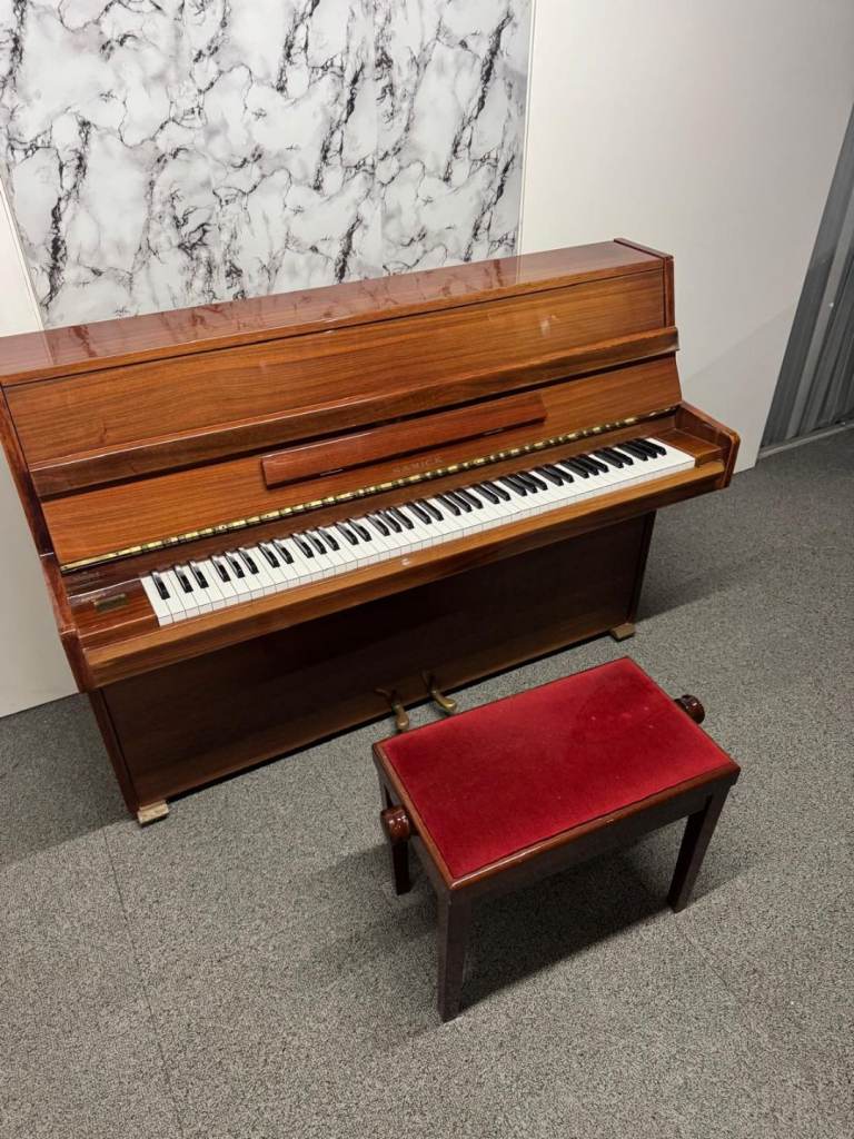 Beautiful Samick Upright Piano – Compact & Elegant (Delivery Included)
