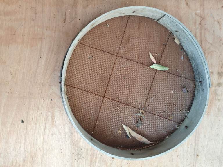 Garden sieve