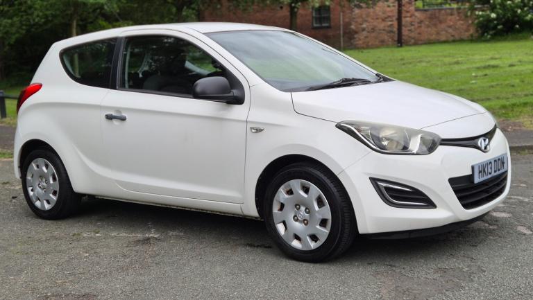 HYUNDAI I20 1.2 CLASSIC IN FANTASTIC CONDITION / JUST 2 PREVIOUS OWNERS / 2 KEYS