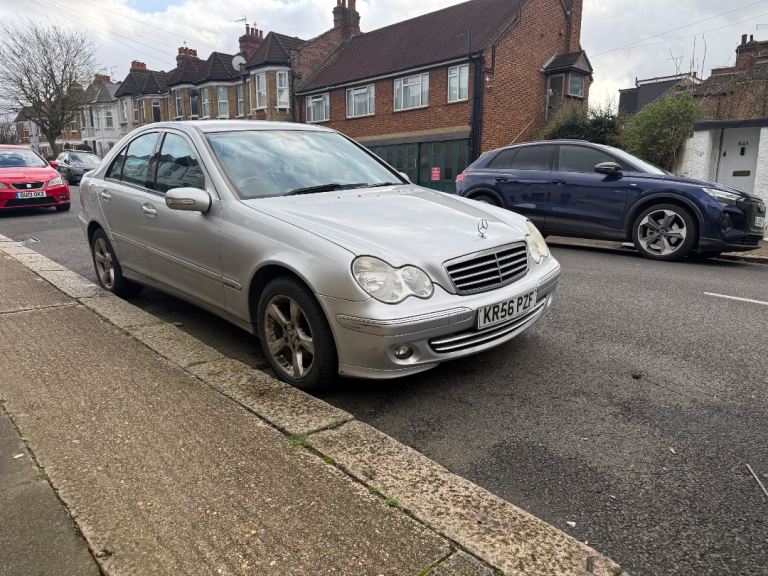 Mercedes-Benz, C180 petrol Auto. 1 year MOT full service history 