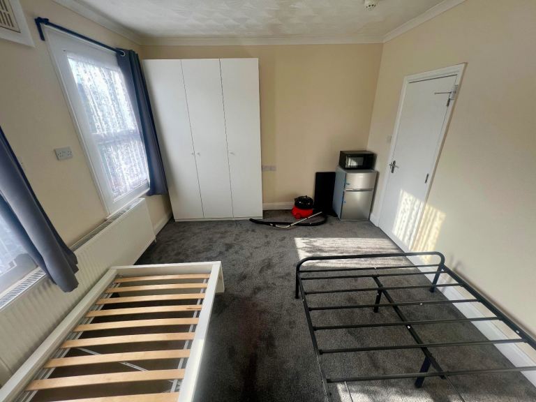 *** 5 Double Rooms Address: Hartington Road, Southall UB2 5AU