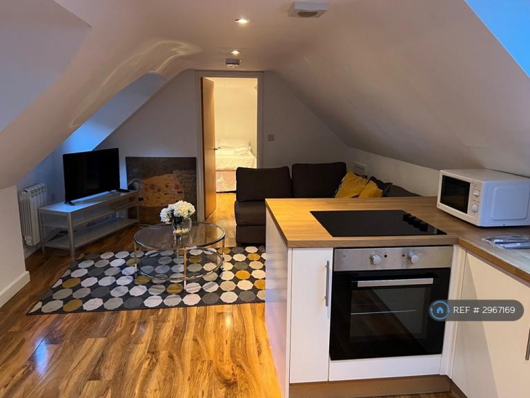 1 bedroom flat in Sportsmans Cottages, West Malling, ME19 (1 bed) (#2967169)