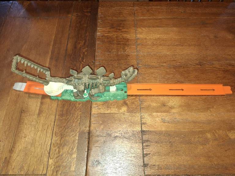 Hot Wheels Four Lane Raceway, Fossil Flip and 5 Car Launcher