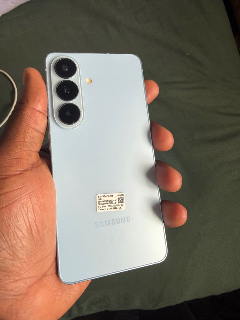 Samsung Galaxy S26 256GB - Light Blue, As New