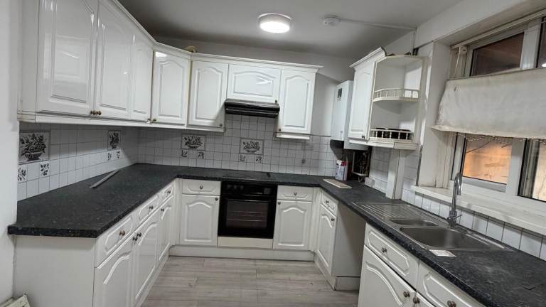 4 bedrooms House to rent in South Hornchurch