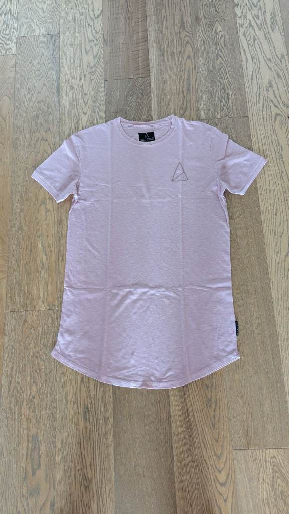 👕 HUGE MEN’S CLOTHING BUNDLE – 6 Jumpers, 12 T-Shirts, 2 Shorts & 2 Shirts