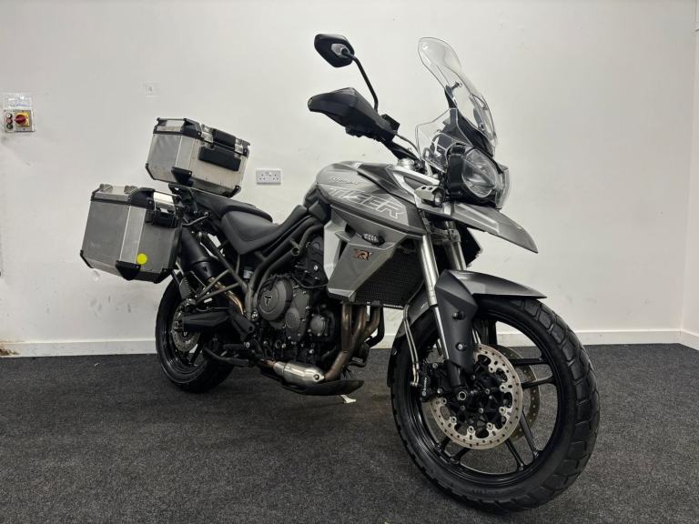 TRIUMPH TIGER 800 XRT ** FULL LUGGAGE - 12 MONTHS MOT - RIDER MODES **
