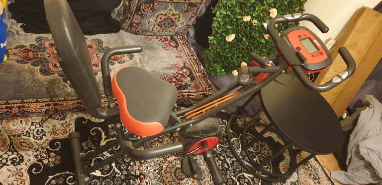 INDOOR TRADMILL FOR SALE NOT USED NEW DIGITAL DISPLAY 