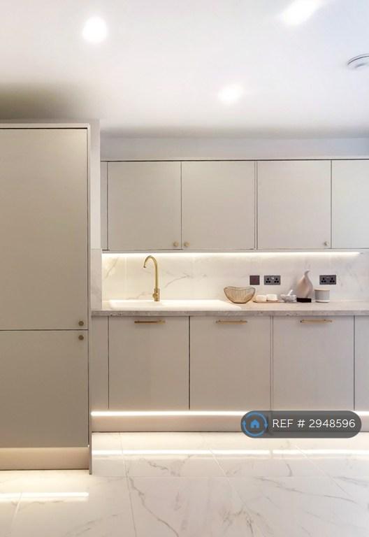 3 bedroom flat in Albert Barnes House, London, SE1 (3 bed) (#2948596)
