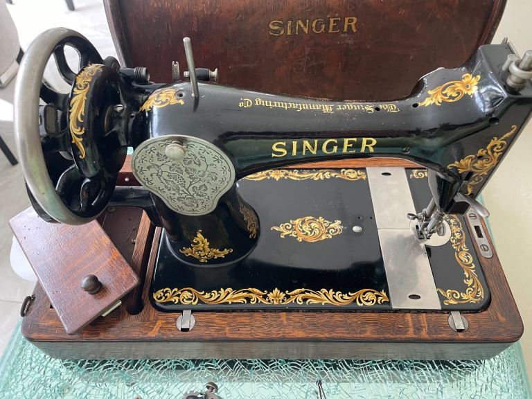Singer Vintage Sewing Machine