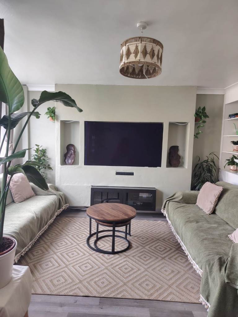 3 beds first floor flat in E14