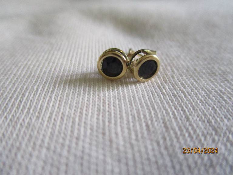 9ct gold and sapphire earrings