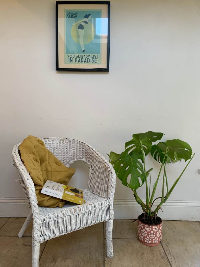 White Good Condition Lloyd Loom STYLE Chair Vintage Or Vintage Shabby Chic STYLE 
