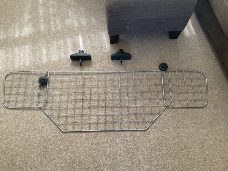 Universal metal Car dog guard for above seats adjustable